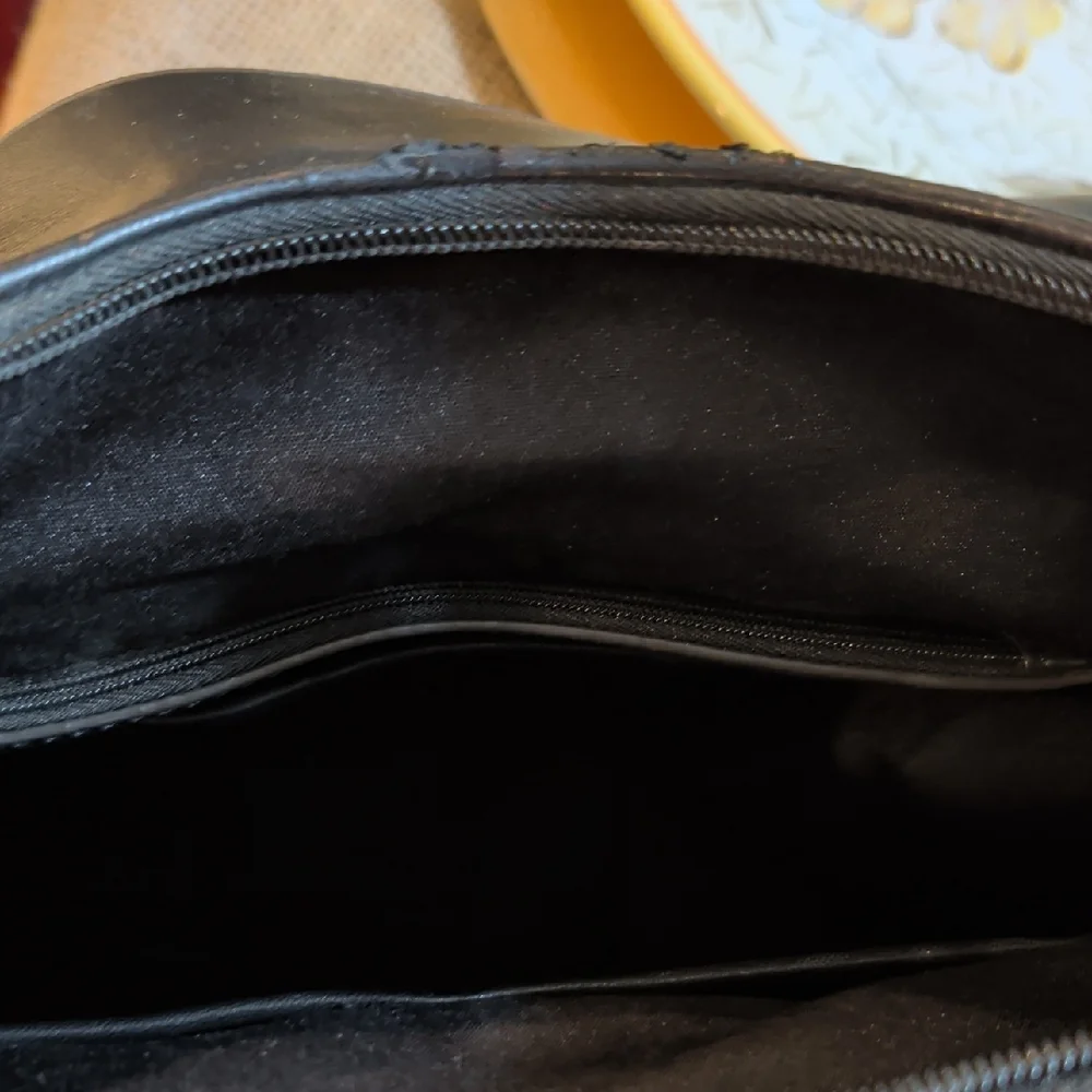 Liz Claiborne Elegant Black Ruffled Women's Bag - Picture 4 of 5